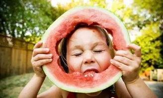 吃瓜看谁吃的快,看谁吃瓜最快，瓜王争霸赛一触即发-第3张图片-国产精品黑料吃瓜网曝