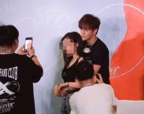 亲吻拥抱吃瓜,亲吻、拥抱与吃瓜的欢乐时光-第3张图片-国产精品黑料吃瓜网曝