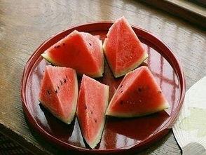 龙池吃瓜事件,揭秘网络舆论的狂欢与反思-第1张图片-国产精品黑料吃瓜网曝 龙池吃瓜事件,揭秘网络舆论的狂欢与反思-第1张图片-国产精品黑料吃瓜网曝