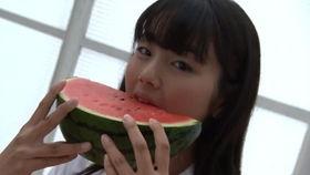 教室女孩吃瓜,教室女孩的瓜田奇遇记-第1张图片-国产精品黑料吃瓜网曝
